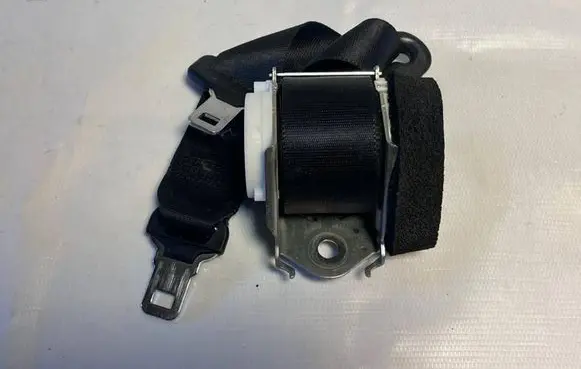 Ford Galaxy Middle seatbelt (rear) 611B68S