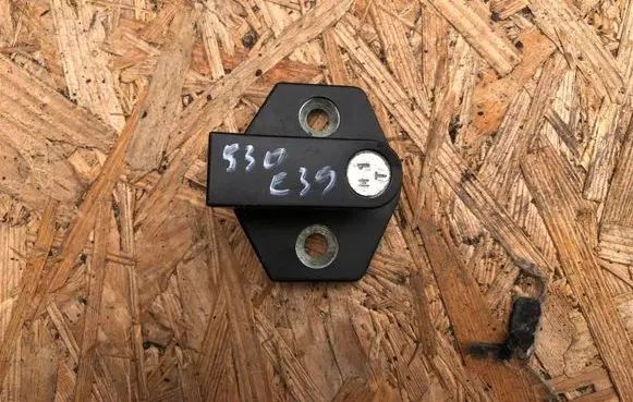 BMW 5 E39 Front door lock loop/hook striker 8176350