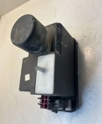 Audi 80 90 S2 B4 Central locking vacuum pump 4A0862257C