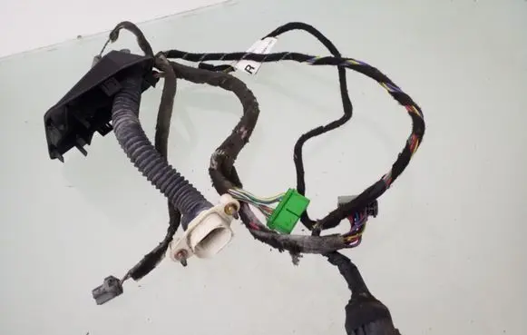 Volvo V70 Front door wiring loom 8690291