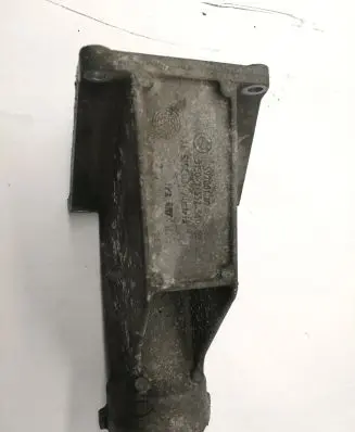 BMW 5 E60 E61 Engine mounting bracket 7552540