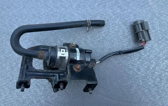 Nissan Patrol Y61 Windscreen/windshield washer pump 28621VC800