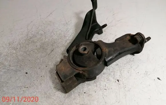 Toyota Corolla Verso AR10 Engine mount bracket