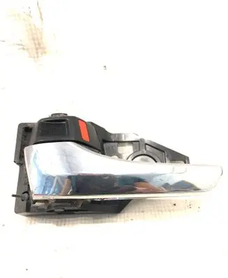 Toyota RAV 4 (XA40) Front door interior handle