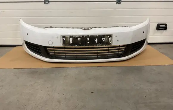 Volkswagen Golf VI Front bumper