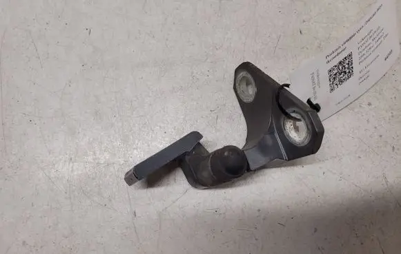 Volkswagen PASSAT B6 Front door upper hinge