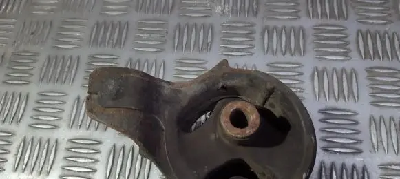 Honda Civic Engine mount bracket