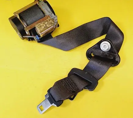 Rear seatbelt