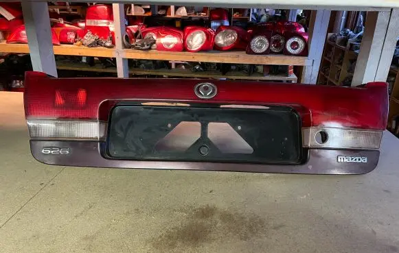 Mazda 626 Trunk door license plate light bar 0431394