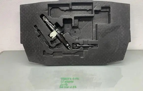 Toyota C-HR I Tool set 64777-F4010