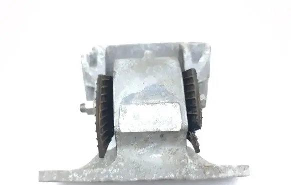 Toyota RAV 4 (XA50) Engine mount bracket