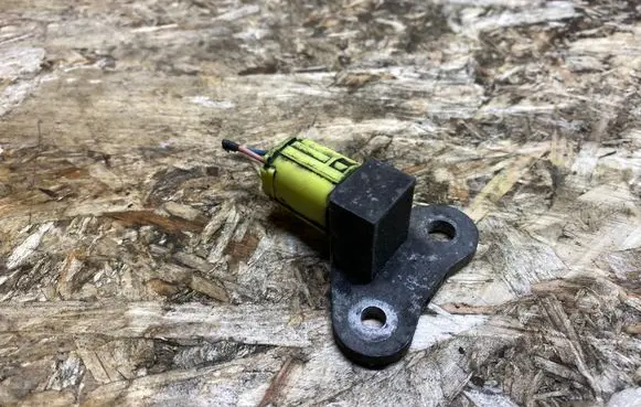 Infiniti G37 Airbag deployment crash/impact sensor