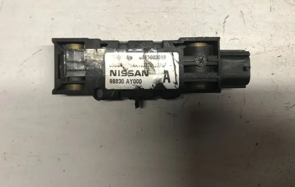 Nissan Primera Airbag deployment crash/impact sensor 98830AY00 0285003019