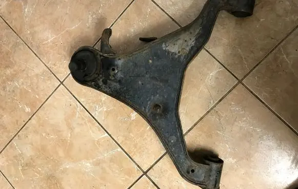 Nissan Navara D40 Front lower control arm/wishbone