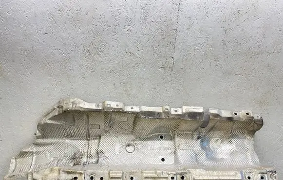 Renault Clio IV Exhaust heat shield 747516876R