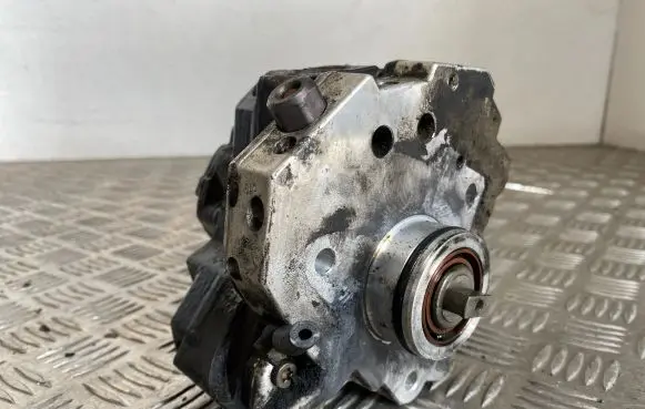 Volvo XC90 Fuel injection high pressure pump 8689590 0445010043 029579
