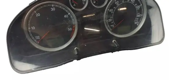 Volkswagen PASSAT B5 Speedometer (instrument cluster) 3B0920947A