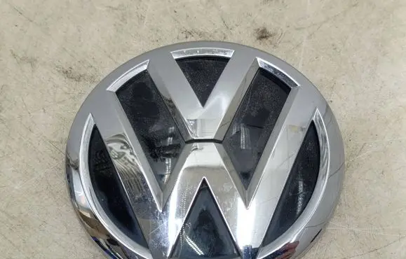 Volkswagen Tiguan Manufacturers badge/model letters 5TA853630A