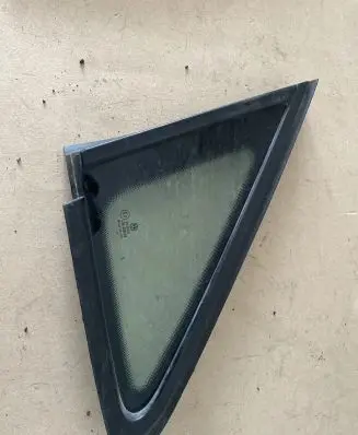 Volkswagen Caddy Front triangle window/glass 43R000469