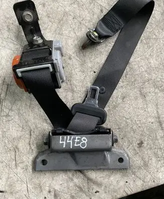 Middle seatbelt (rear)