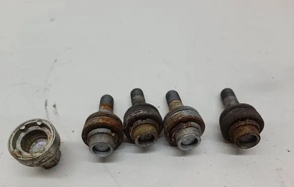 Peugeot 2008 I Nuts/bolts 
