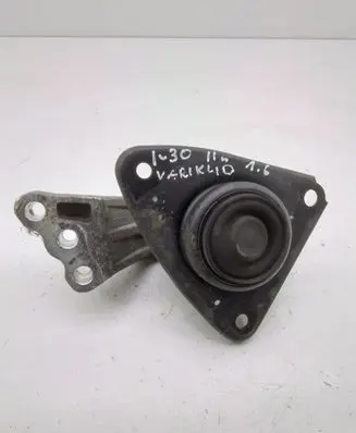 Hyundai i30 Engine mount bracket
