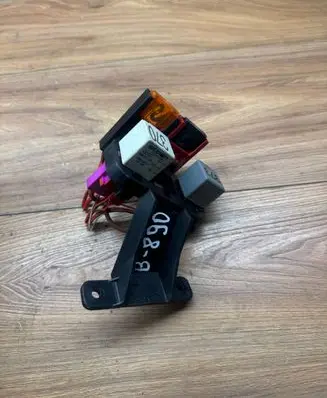 Audi A6 S6 C5 4B Fuse 8A0937530