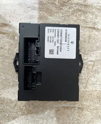Maserati Levante Tailgate/trunk control unit/module 670039446 C69367103 693671