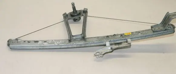 Rear door manual window regulator
