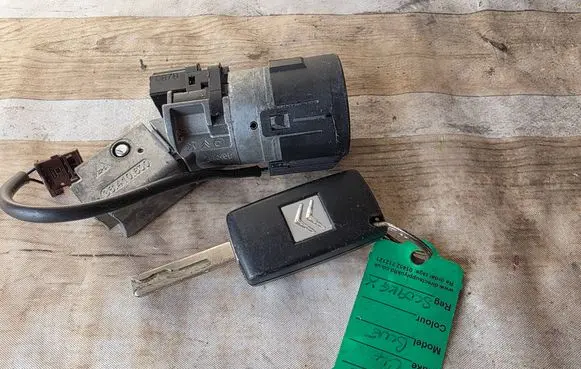 Citroen C4 I Picasso Ignition lock 9663123380