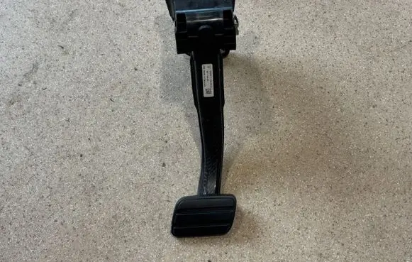 Porsche Taycan 9J1 Brake pedal 9J1723031 9J1723115