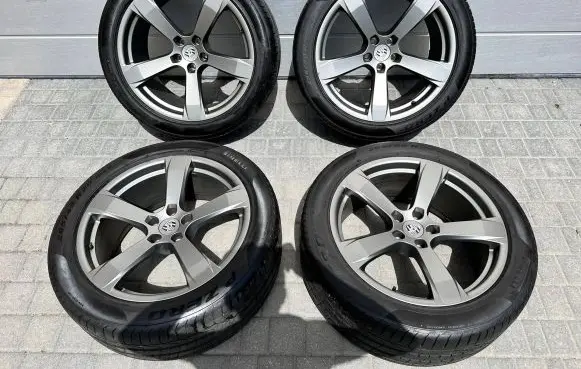 Porsche Macan (95B) R20 alloy rim 