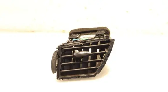 Nissan Qashqai Dashboard side air vent grill/cover trim