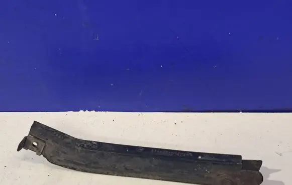 Mercedes-Benz ML W164 Front bumper mounting bracket A1648800414