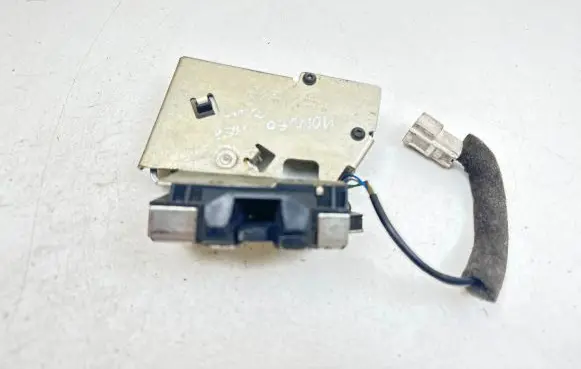 Ford Mondeo Mk III Tailgate/trunk/boot lock/catch/latch 3S71A43102AB