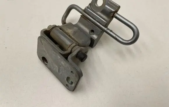 Audi Q7 4L Rear door lower hinge