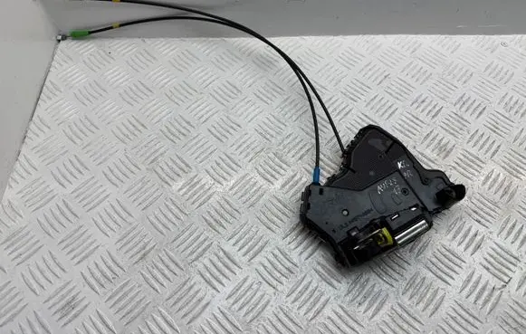Toyota Auris 150 Front door lock 6904002210 6975002100