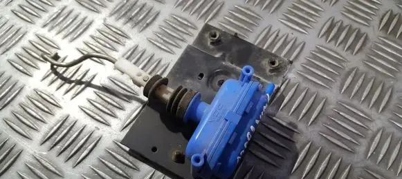 Audi 80 90 B2 Central locking vacuum pump 