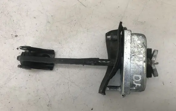 Ford Focus C-MAX Front door check strap stopper