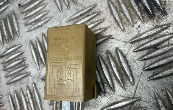 BMW 5 E39 Window control relay 61368384505