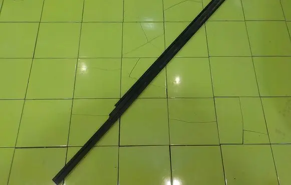 Lancia Beta Side skirt front trim PRZOD