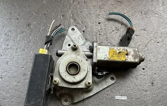Nissan Patrol Y60 Front door window regulator motor 8073106J05 2851689900