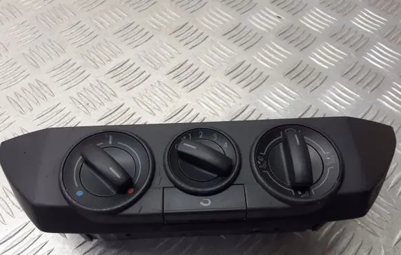 Volkswagen Polo IV 9N3 Interior fan control switch 6Q0819045T