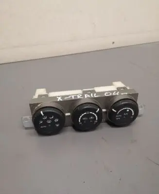 Nissan X-Trail T30 Climate control unit 27500ES61A