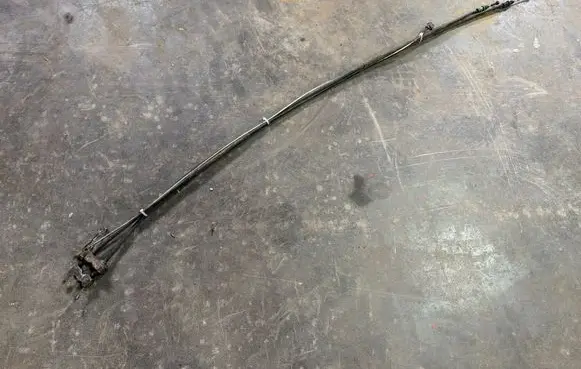 Opel Vivaro Handbrake/parking brake wiring cable 93868402