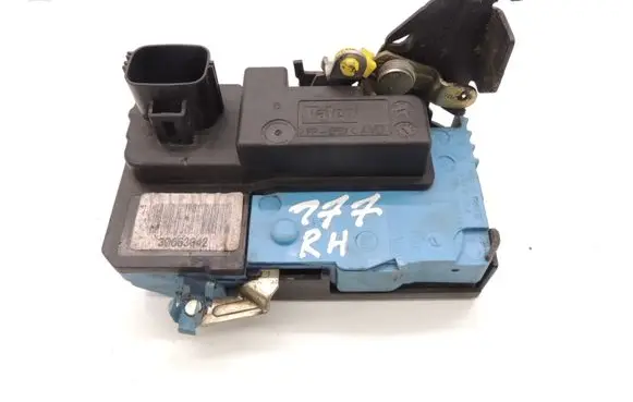Volvo V70 Front door lock D177