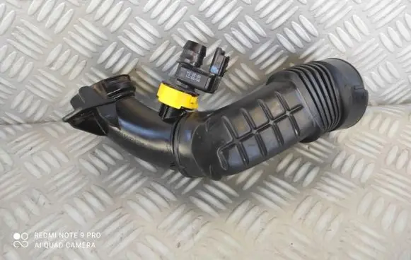 Air intake hose/pipe