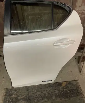 Lexus CT 200H Rear door
