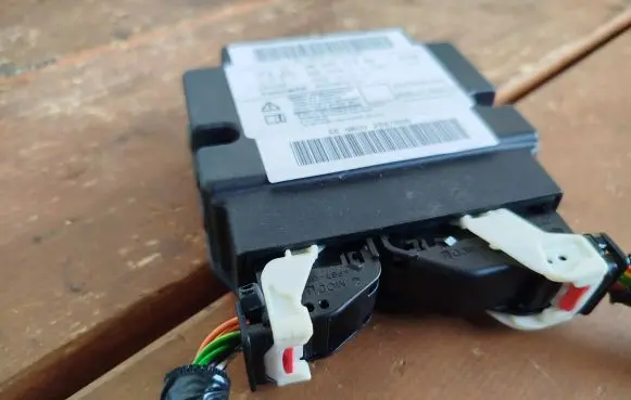 Peugeot 208 Airbag control unit/module 9823741380