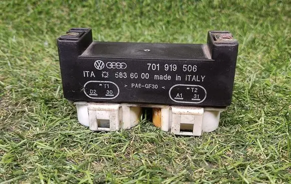 Volkswagen Transporter - Caravelle T4 Fan control module 701919506